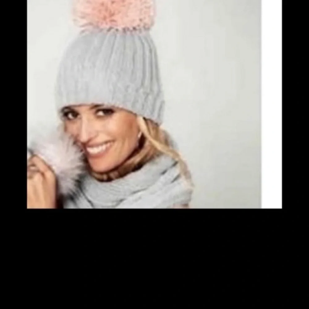 NWT New York and company NY &co pink beanie hat Pom Pom hat